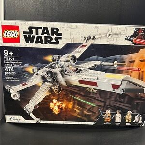 LEGO Star Wars Luke Skywalker's X-Wing Fighter Set